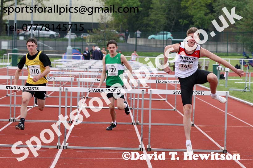 Mens under-17s 100 metres hurdles, 2019 North Eastern Track and Field Champs., Middlesbrough. Photo:  David T. Hewitson/Sports for All Pics